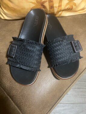 EARTH Fontane Black Woven Flat Sandal Size 10 Display Item